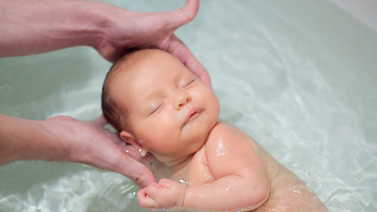 Como O Ambiente Pode Ajudar A Tranquilizar O Bebe Na Hora Do Banho